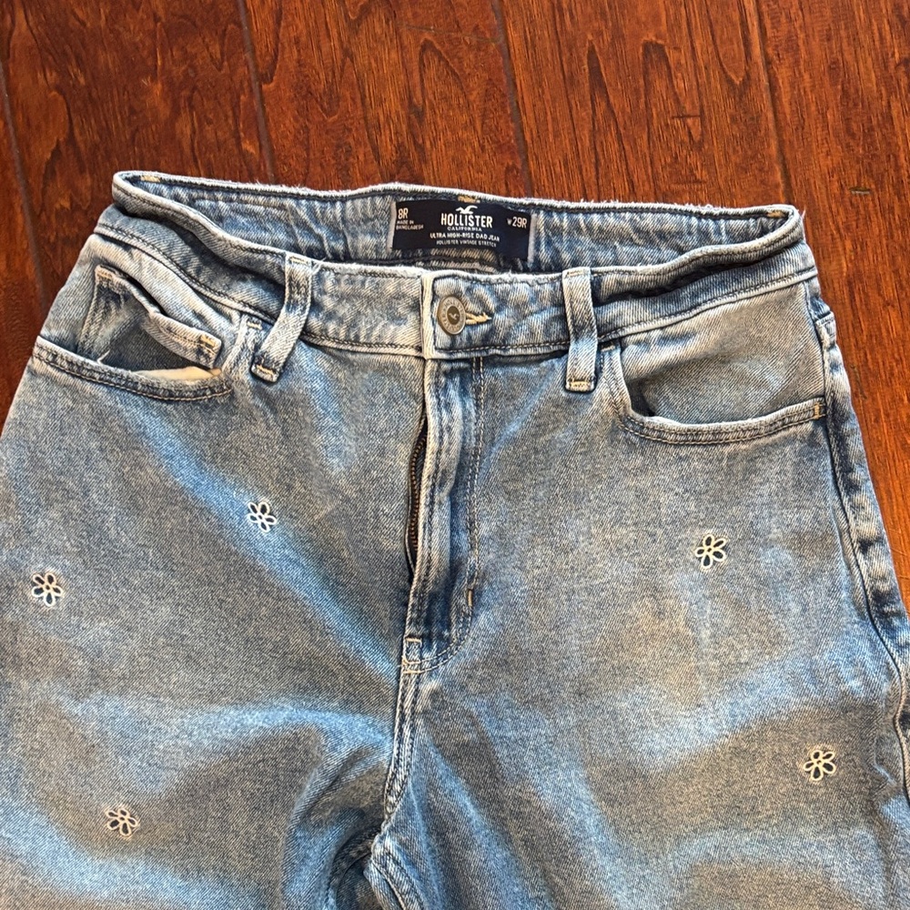 Hollister Light Blue High Rise Jeans with Embroidery - Picture 2 of 4